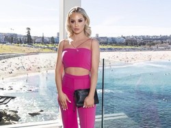 Bintang Reality TV Mengeluh Tak Bisa ke Salon, Netizen Menyuruhnya Implan Otak