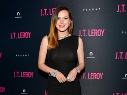 Film Porno Garapan Bella Thorne Raih Piala