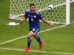 Argentina justru malah kecolongan di menit ke-37. Miguel Almiron menggiring bola dari sisi kiri, yang gagal dihentikan Leandro Daniel Paredes dan Roberto Pereyra. Upan silang dilepaskan dan berhasil disambar oleh Richard Sanchez. 1-0 Paraguay memimpin. Edgard Garrido/Reuters.