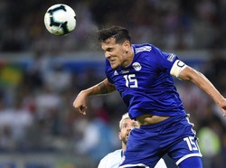 Tempo pertandingan mulai melambat. Meski begitu, Argentina terus menekan di sisa waktu. Bola-bola atas dilepaskan Albiceleste yang kesulitan menembus pertahanan Paraguay, namun tak ada yang berbuah gol hingga laga tuntas. Pedro Vilela/Getty Images