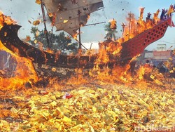 Prosesi Bakar Tongkang di Bagansiapiapi, Heboh dan Meriah!