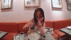 Pacaran dengan Konglomerat Singapura, Ini Gaya Kulineran Hits Meng Jia