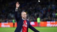 Erik ten Hag kabarnya menjadi target utama Man United. Yang jadi masalah, menurut spekulasi, pelatih Ajax itu tidak mau gabung di pertengahan musim. Foto: Dean Mouhtaropoulos/Getty Images