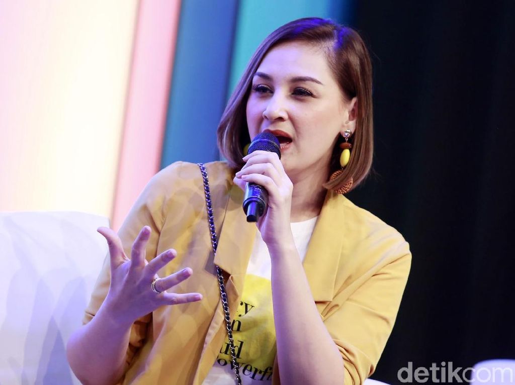 Cepat Lelah Usai Hamil di Usia 38, Ini Tips Tetap Sehat dari Mona Ratuliu Cepat Lelah Usai Hamil di Usia 38, Ini Tips Tetap Sehat dari Mona Ratuliu