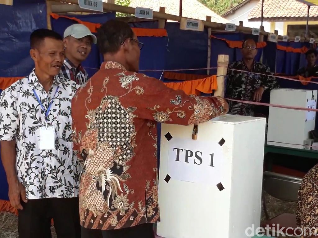 121 Desa di Pati Laksanakan Pilkades Serentak Hari Ini 121 Desa di Pati Laksanakan Pilkades Serentak Hari Ini