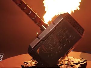 Mjolnir Terberat Jadi Hadiah untuk Thor Dunia Nyata