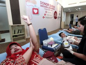 Donor Darah Berbagi untuk Sesama Donor Darah Berbagi untuk Sesama