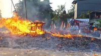  Masyarakat Tionghoa tumpah ruah ke jalan untuk mengikuti proses tradisi bakar tongkang di Prosesi Bakar Tongkang di Bagansiapiapi, Heboh dan Meriah!