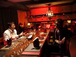 Diprotes Netizen Karena Makan Bareng Jackie Chan, Drummer X Japan Minta Maaf