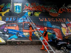 Mural Bahagia Warganya Sambut HUT Jakarta ke-492