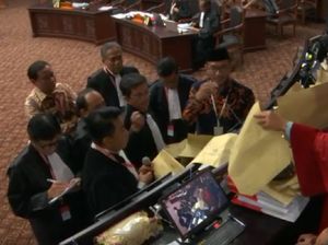 Tim Prabowo Heran soal Amplop Misterius, KPU: Tanya Saksi Anda Bos