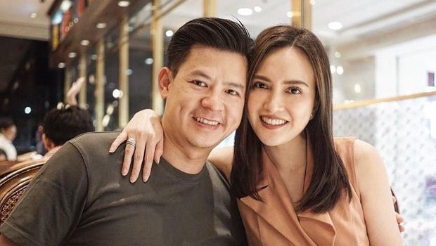 Shandy Aulia dan suami/