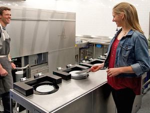 Robot  Ini Mampu Cuci Ratusan Piring Kotor dalam Waktu Singkat