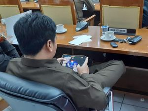 Kader Main Game Saat Paripurna DPRD, Gerindra: Mungkin Jenuh Kader Main Game Saat Paripurna DPRD, Gerindra: Mungkin Jenuh