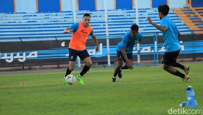 Persela Lamongan bersiap melawan Persija Jakarta di Liga 1 2019. (Foto: Eko Sudjarwo/Detikcom) Persela Lamongan bersiap melawan Persija Jakarta di Liga 1 2019. (Foto: Eko Sudjarwo/Detikcom)