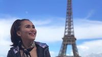 Foto: Senyum Manis Ayu Tingting Liburan di Eropa