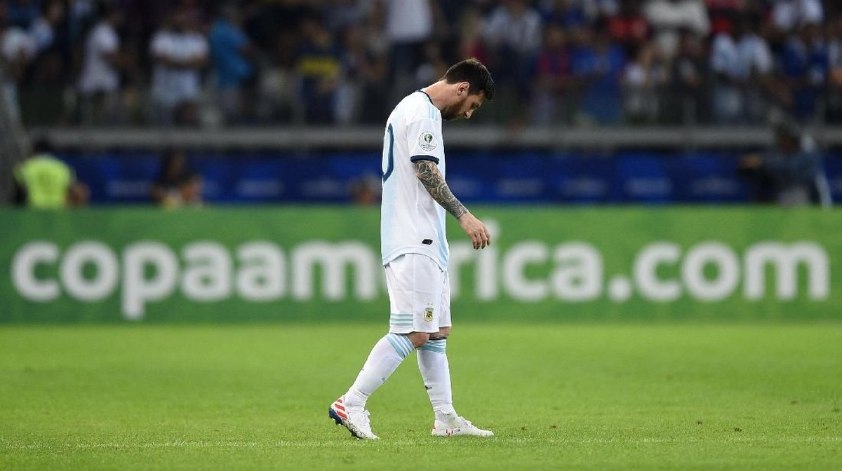 Reaksi Lionel Messi usai Argentina ditahan Paraguay 1-1 di Copa America 2019. (Foto: Pedro Vilela/Getty Images)