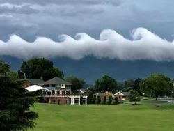 Waspada Cuaca Ekstrem di Jatim Dampak Fenomena Equatorial Kelvin