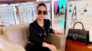 5 Koleksi Kacamata Inul Daratista, Harganya Bisa Untuk Beli Motor