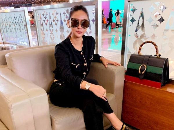 5 Koleksi Kacamata Inul Daratista, Harganya Bisa Untuk Beli Motor