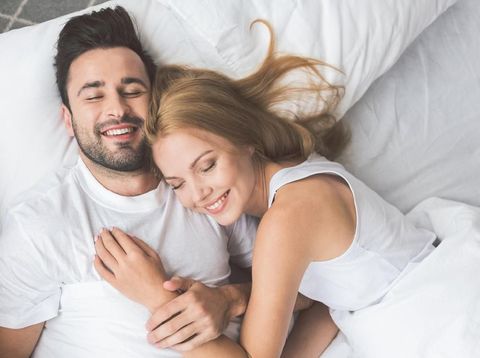 10 Ucapan Manis untuk Pasangan saat Pillow Talk