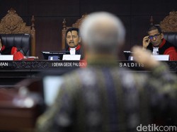 Hakim MK Tegur KPU dan Tim Prabowo yang Debat soal Pembuat Situng