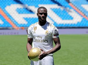 Ferland Mendy Siap Bersaing dengan Marcelo