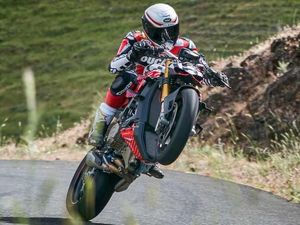 Ducati New Streetfighter V4