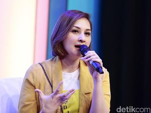 Mona Ratuliu Jadikan Dirinya Sebagai Tempat Curhat Sang Anak Mona Ratuliu Jadikan Dirinya Sebagai Tempat Curhat Sang Anak