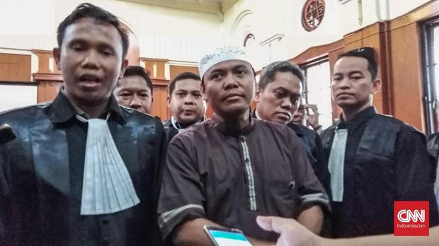 Sidang Gus Nur, Banser dan FPI Bentrok di Luar PN Surabaya