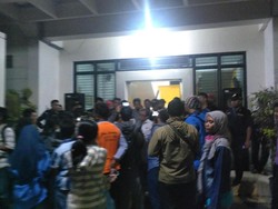 Protes soal Zonasi, Wali Murid Datangi Dinas Pendidikan Surabaya Malam-malam