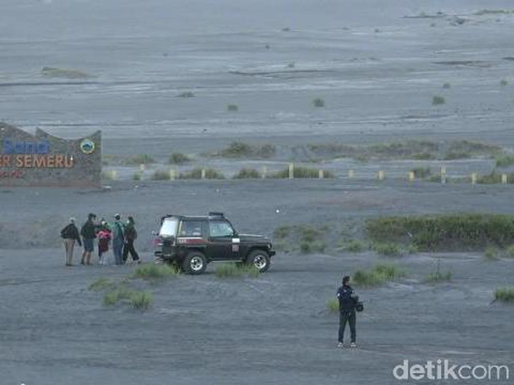 Bromo Membeku, Wisatawan Justru Senang dan Antusias Bromo Membeku, Wisatawan Justru Senang dan Antusias