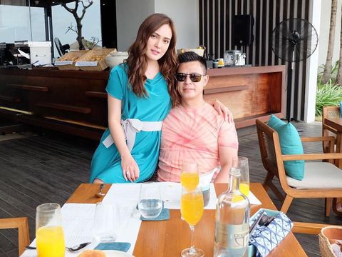 Shandy Aulia dan suami/
