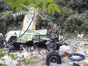 Bus Terjun ke Jurang Sedalam 150 Meter di India, 44 Orang Tewas