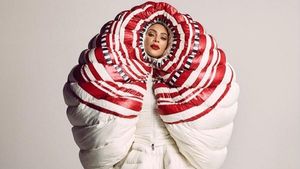 Foto: Kim Kardashian Jadi Model Vogue Japan, Gayanya Beda Banget