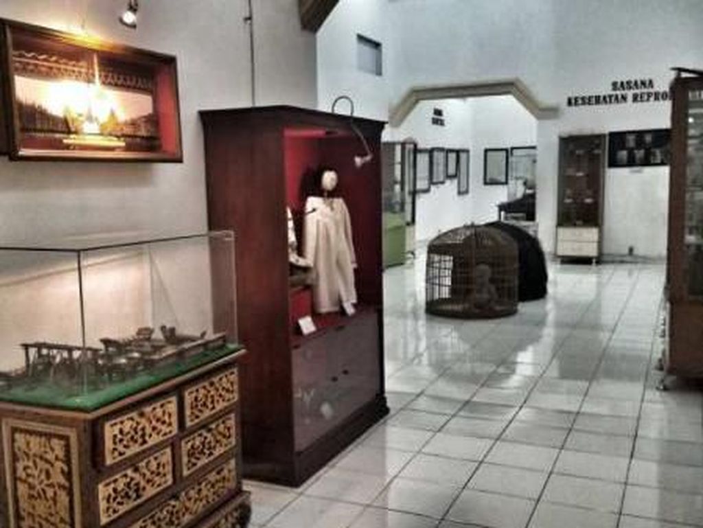 Melihat Jailangkung di Museum Kesehatan Surabaya Melihat Jailangkung di Museum Kesehatan Surabaya