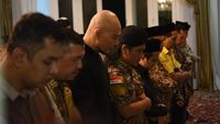 Momen Deddy Corbuzier Salat Diimami Maruf Amin