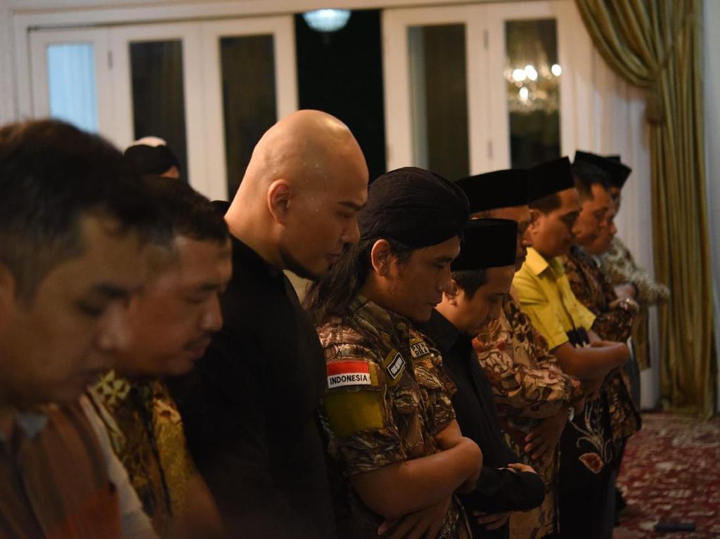 5 Artis dengan Berita Pindah Agama Terheboh 2019 5 Artis dengan Berita Pindah Agama Terheboh 2019