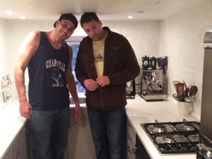 Foto Kocak yang Memperlihatkan Derita Orang-orang Super Tinggi