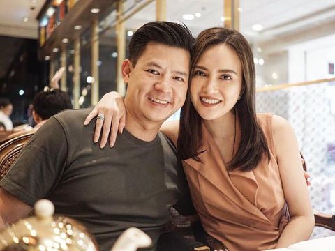 Shandy Aulia dan suami/