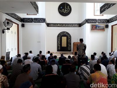 Mualaf Usai Salat Jumat, Deddy Corbuzier Belum Tampak