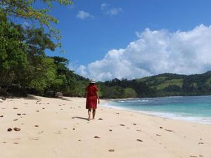 Satu Lagi Pantai Eksotis di Sulawesi