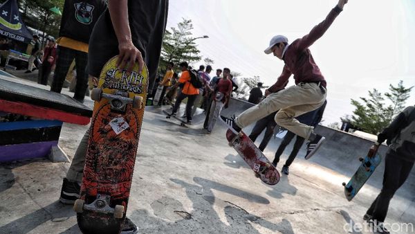 Antusias Anak Muda Rayakan Hari Skateboard Sedunia di Kalijodo