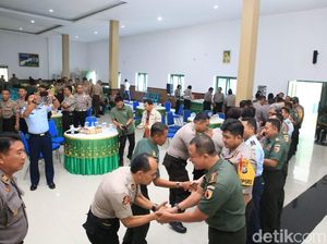 TNI-Polri di Jombang Bersatu Tangkal Upaya Adu Domba dan Kerusuhan TNI-Polri di Jombang Bersatu Tangkal Upaya Adu Domba dan Kerusuhan