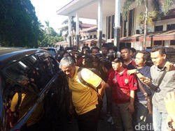 Geledah Kantor DPRD Kabupaten Cirebon, KPK Sita Berkas Gaji-Tunjangan