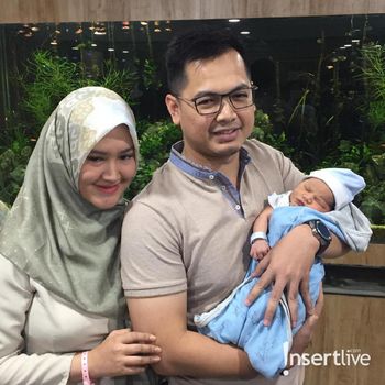 Tommy Kurniawan beserta istri dan anaknya