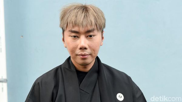 Pulang dari Jepang, Roy Kiyoshi tampil dengan Yukata