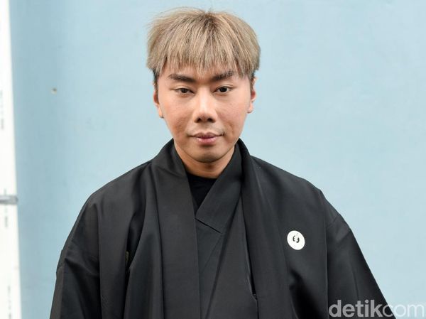 Pulang dari Jepang, Roy Kiyoshi tampil dengan Yukata
