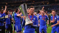 Lalu ada Fernando Torres yang dibeli Chelsea dari Liverpool di tahun 2011 seharga 50 juta paun atau setara Rp 933 miliar. Tiga musim membela Chelsea, Torres mempersembahkan titel Liga Champions, Piala FA, dan Liga Europa. Tapi, dirinya juga sering dipinjamkan (Michael Regan/Getty Images)