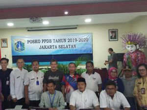 Tinjau Posko PPDB di SMA 70, Wali Kota Jaksel Pastikan Proses Lancar